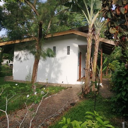 Cabinas Los Tucanes Cahuita Esterno foto