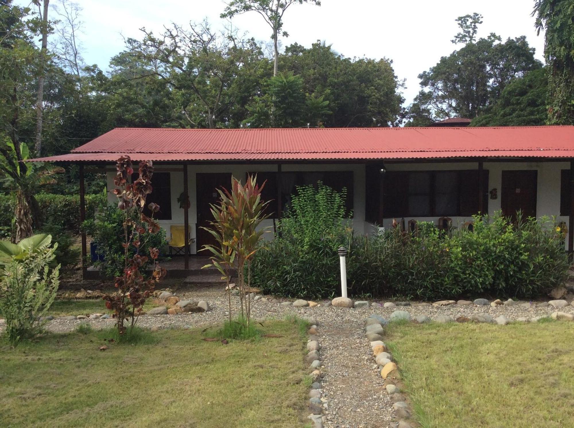 Cabinas Los Tucanes Cahuita Esterno foto