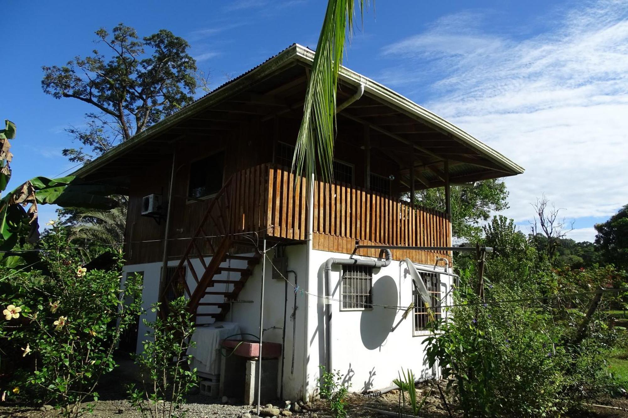 Cabinas Los Tucanes Cahuita Esterno foto